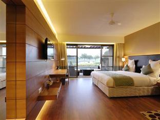 Club Mahindra Kensville Golf Resort Ahmedabad Esterno foto