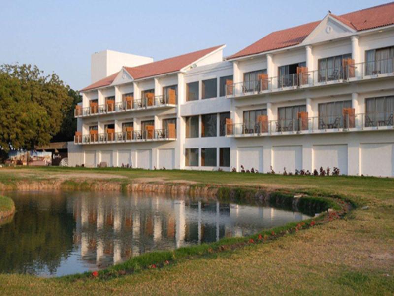 Club Mahindra Kensville Golf Resort Ahmedabad Esterno foto